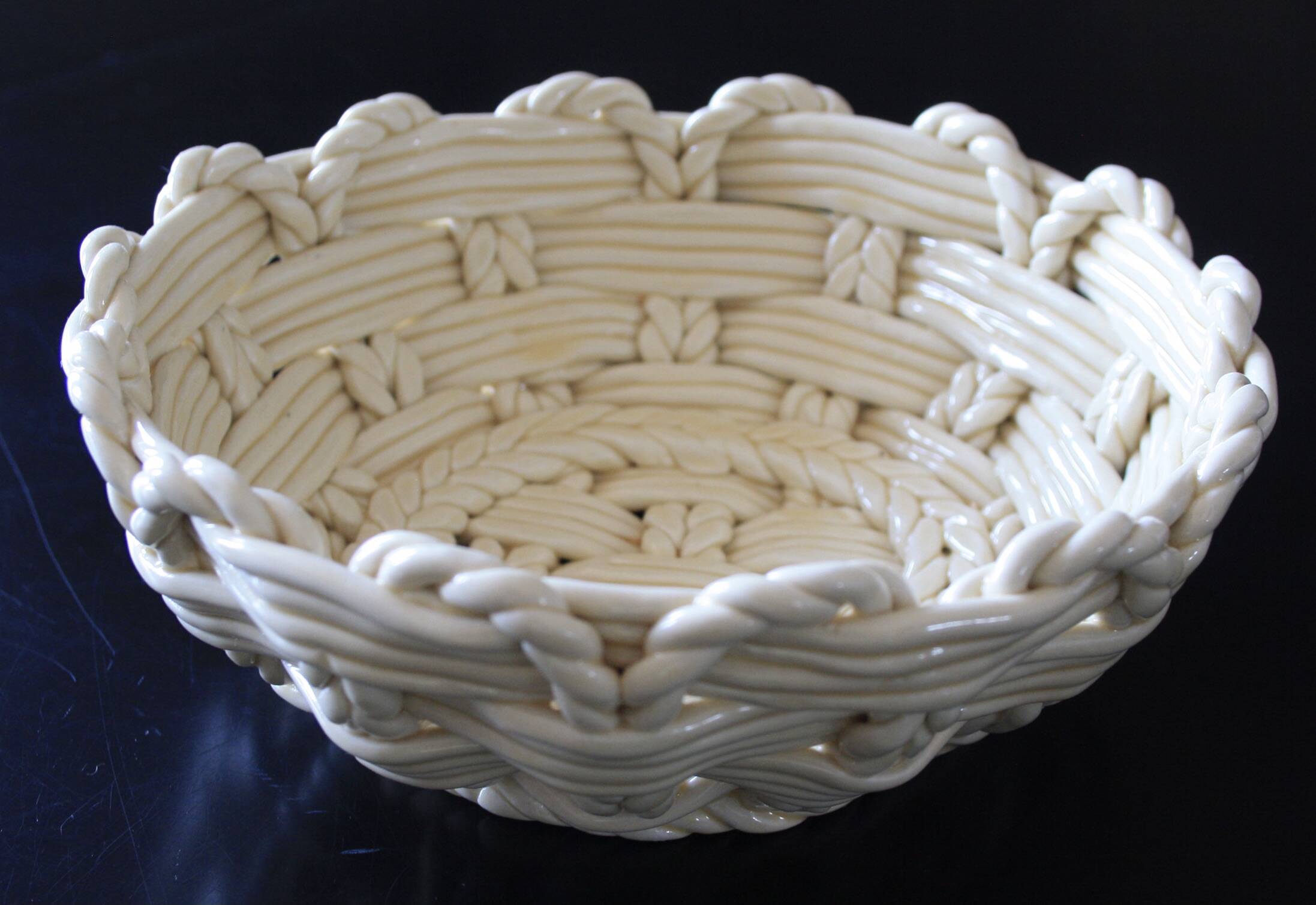 Woven ceramic basket/tray