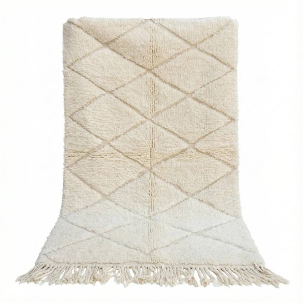 White Berber rug with diamond pattern