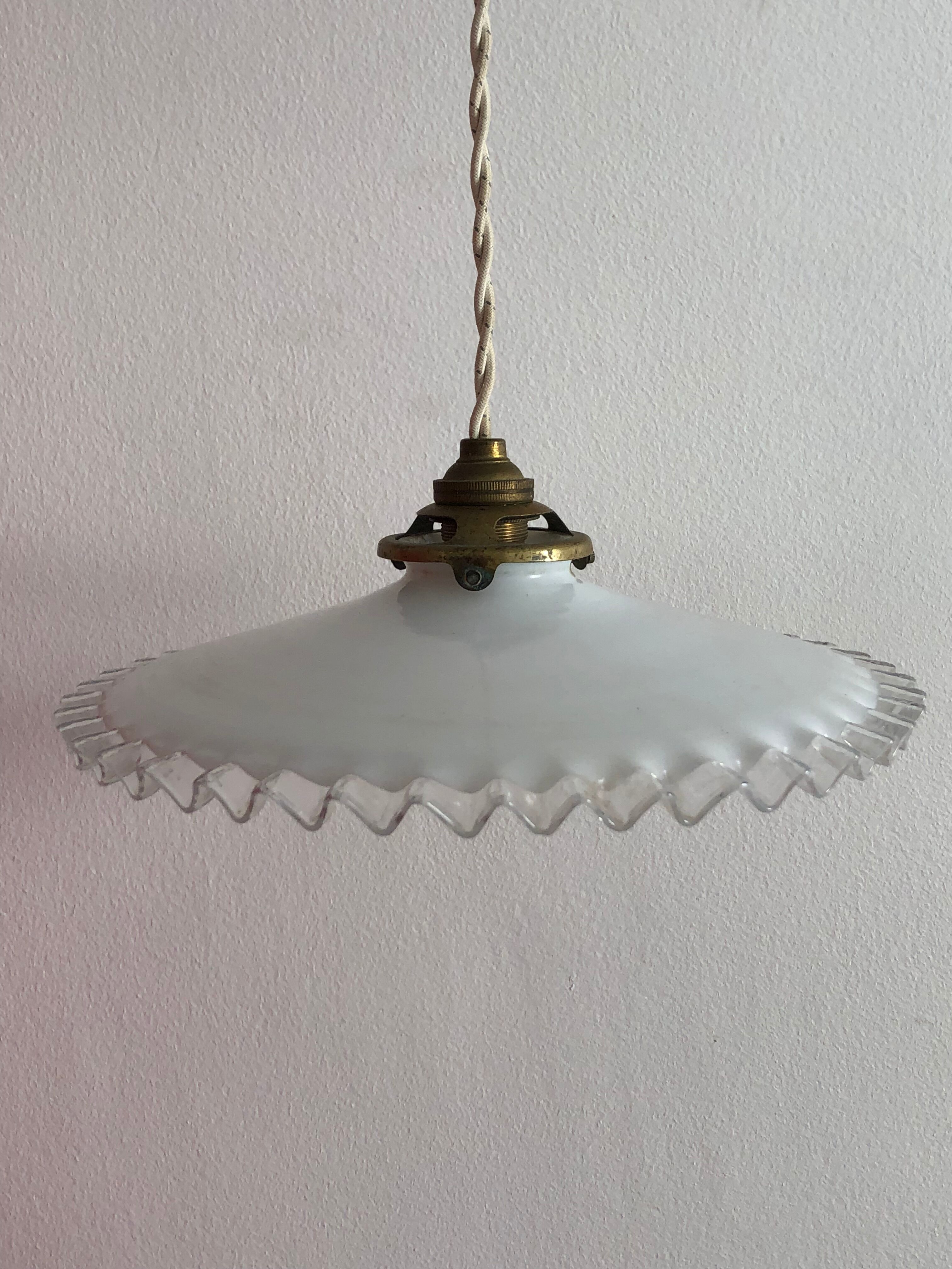 Suspension opaline, éclairage vintage