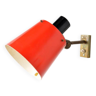 Old and rare Stilnovo wall light, red and black lacquered metal and brass With period label