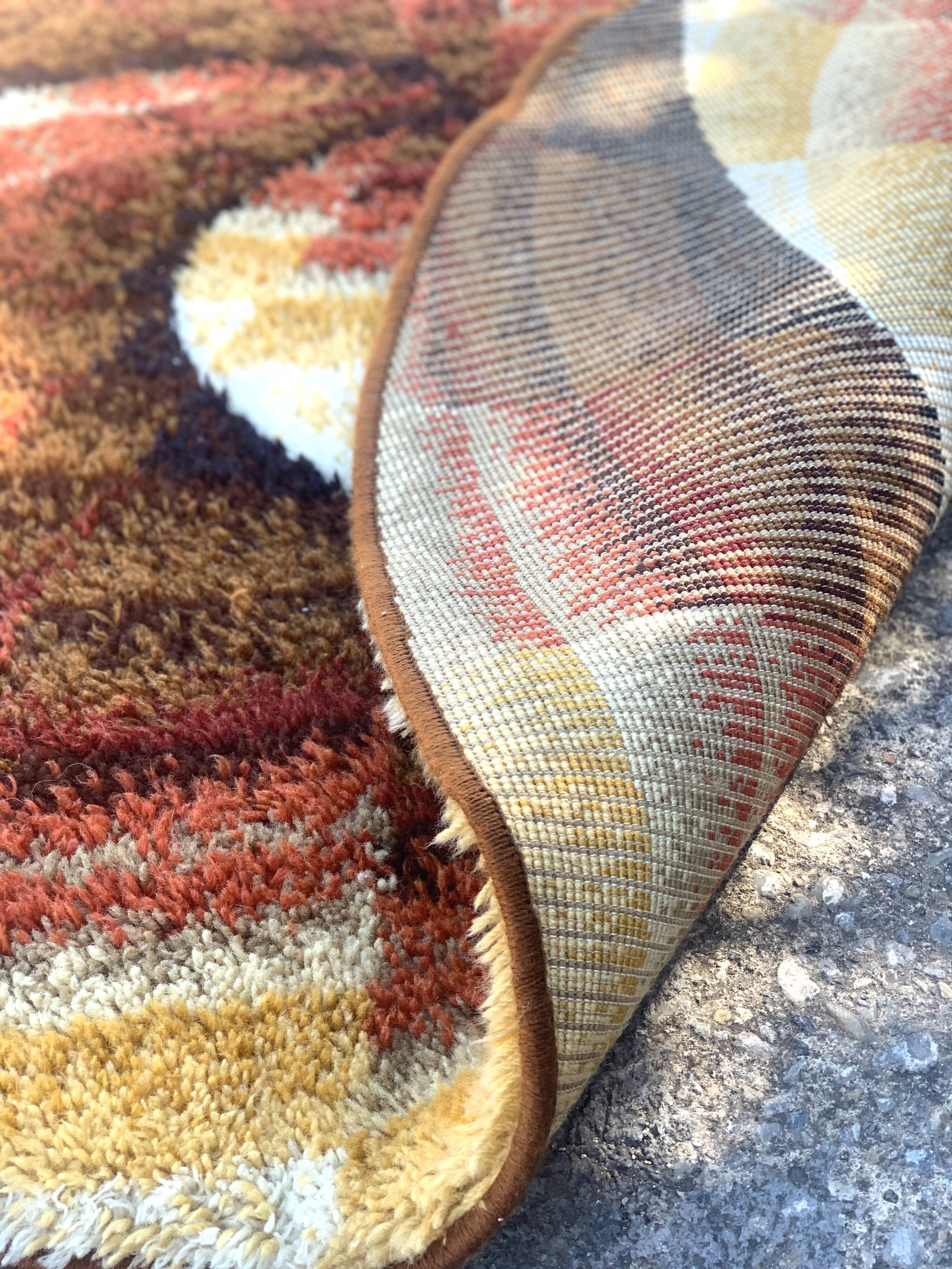 Vintage round carpet "space age" 170cm, 1970