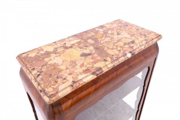 Petite vitrine ancienne française datant d'environ 1910. Après restauration.