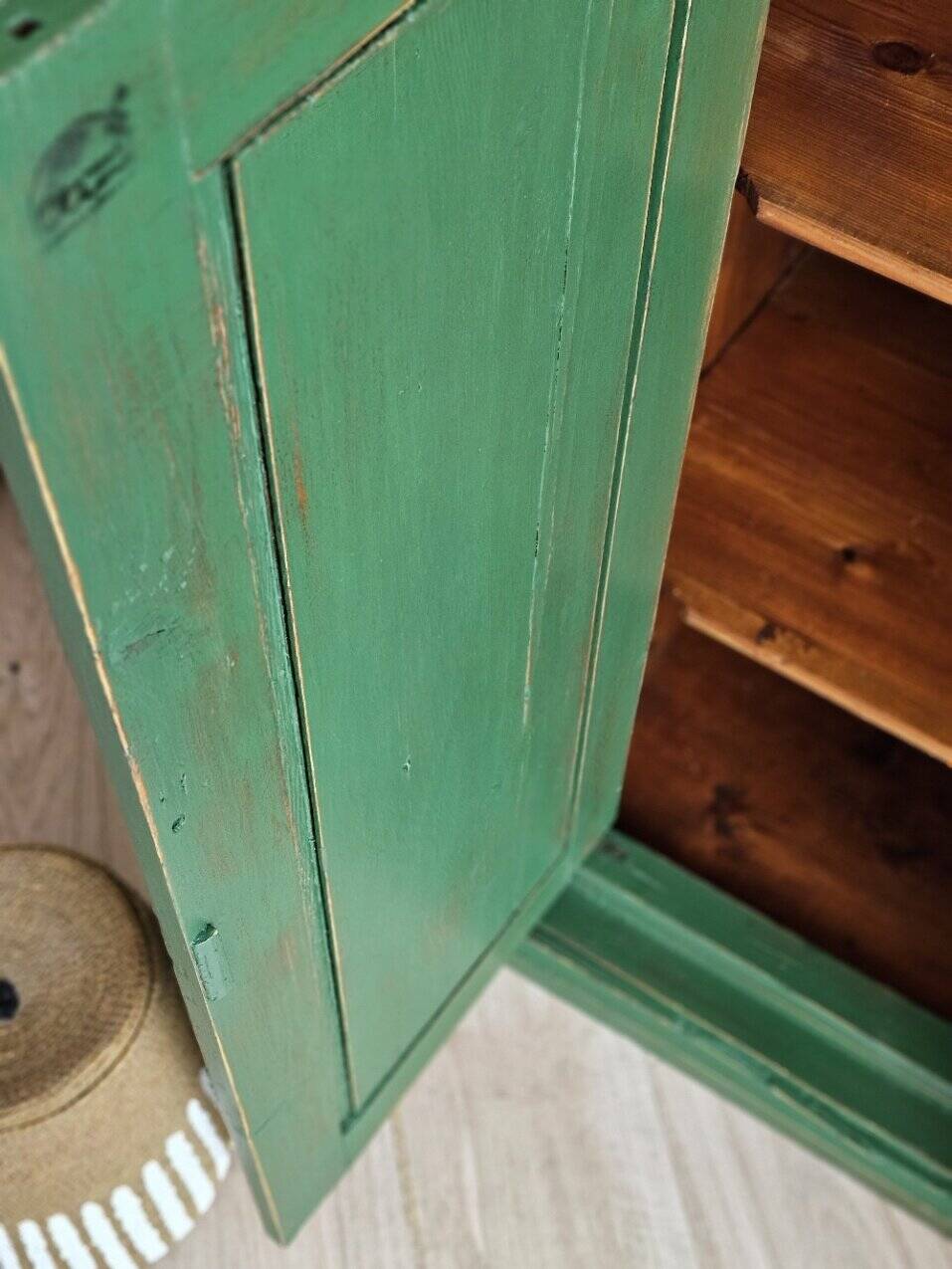 Antique cabinet in fir with green patina Metsä | Hector