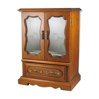 Wooden jewellery box