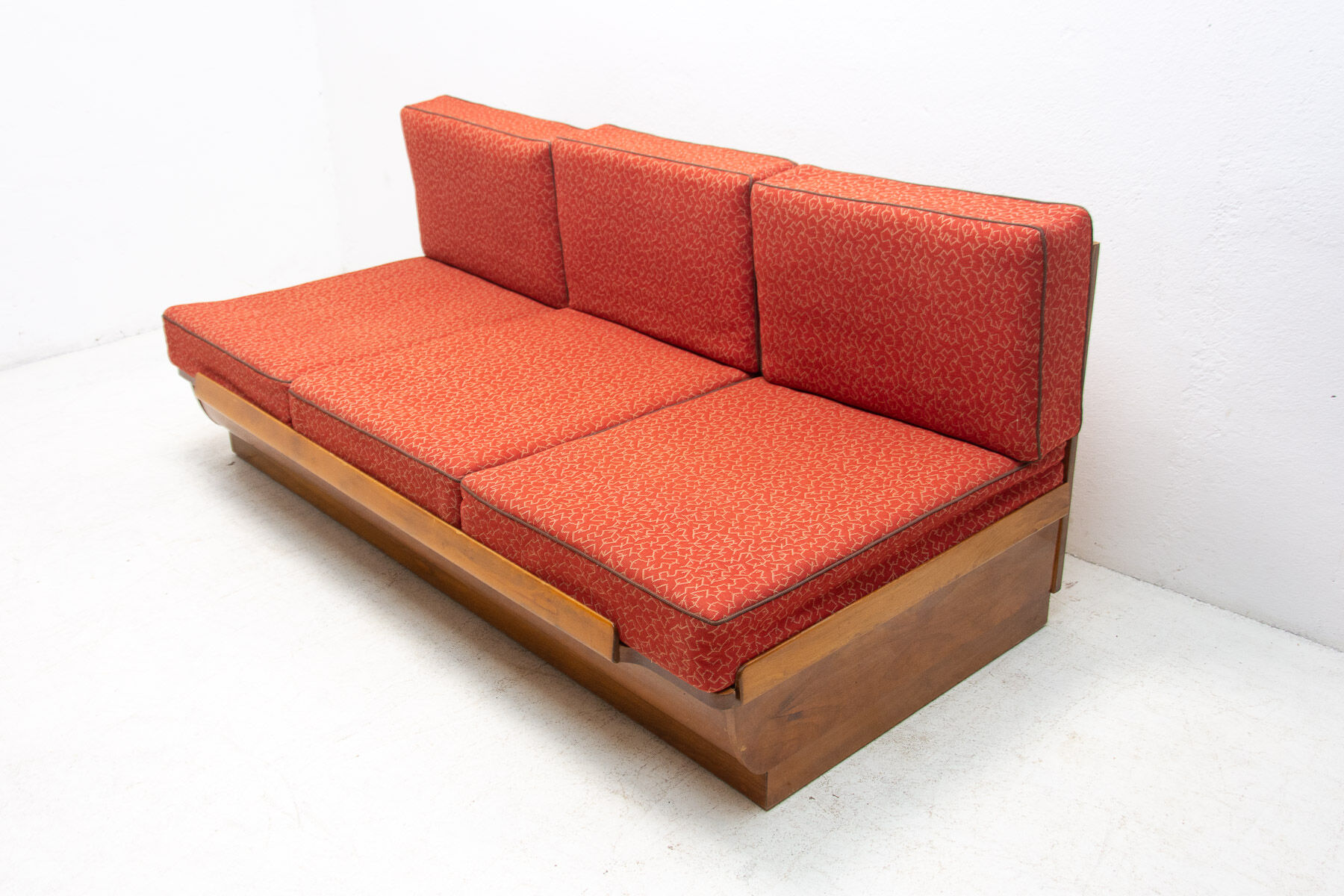 Mid century sofabed in walnut by Jindrich Halabala for UP Zavody, 1950´s