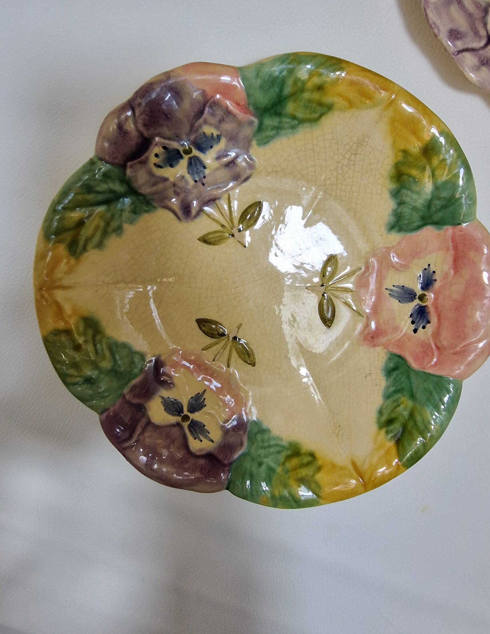 5 plates in hand-painted “faience d’art” slip