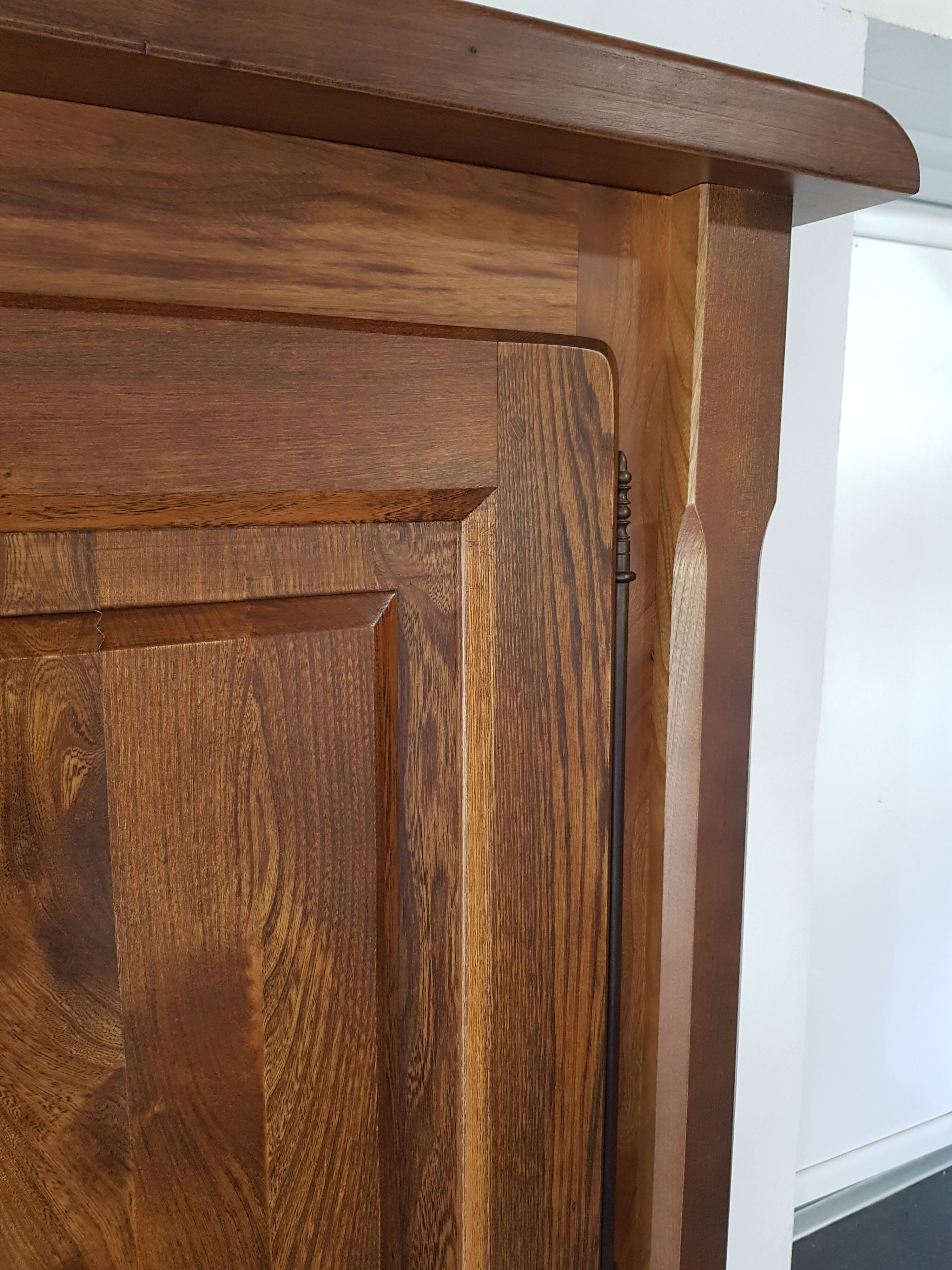 Solid elm bonnetière