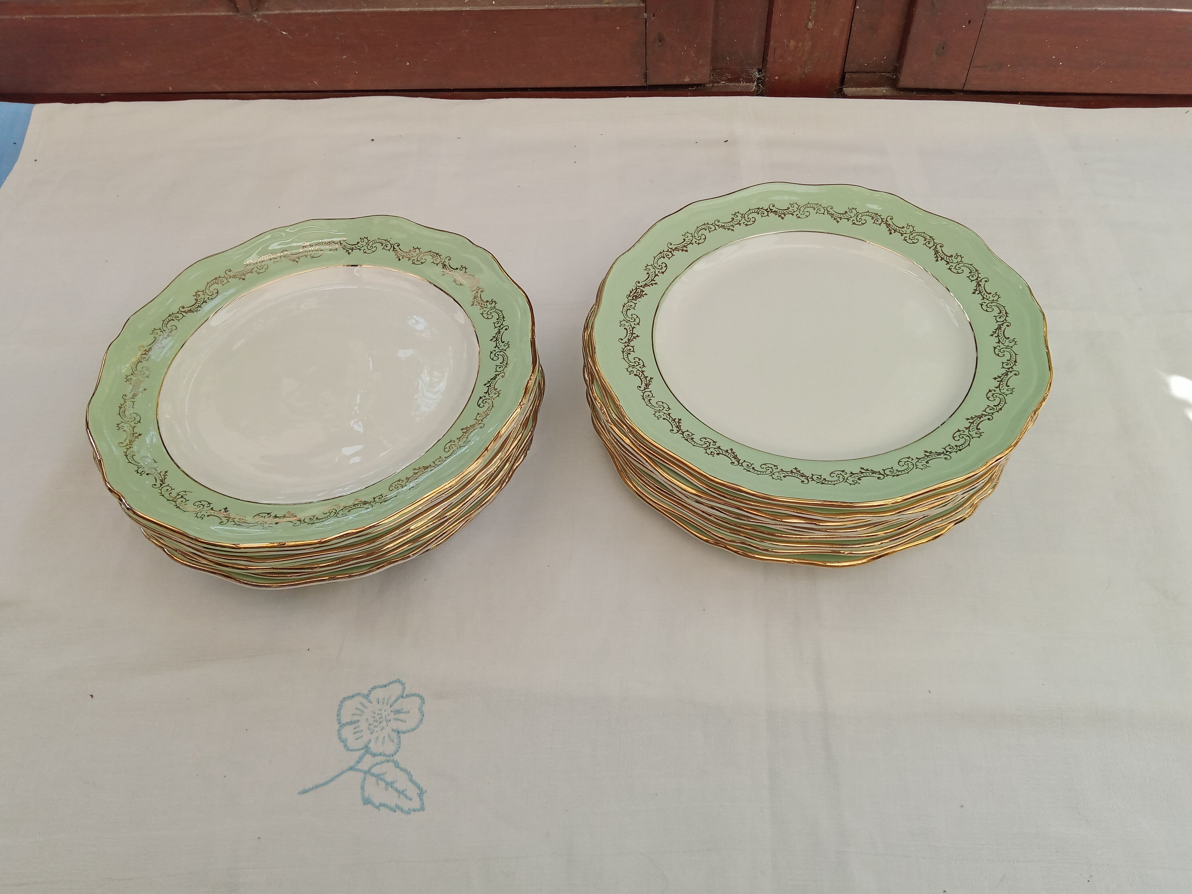 9 old flat plates L'Amandinoise
