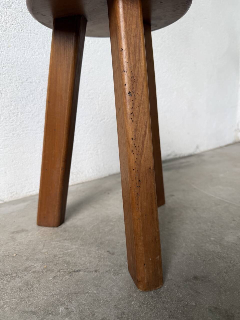 Tripod stool elm