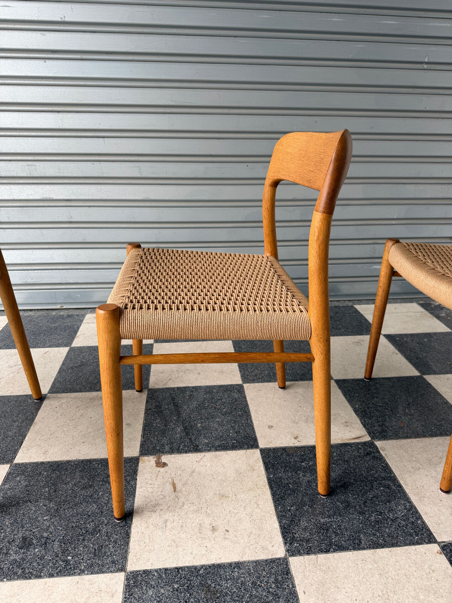 Set of 4 Møller 75 chairs in oak