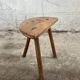 Tabouret tripode brutaliste