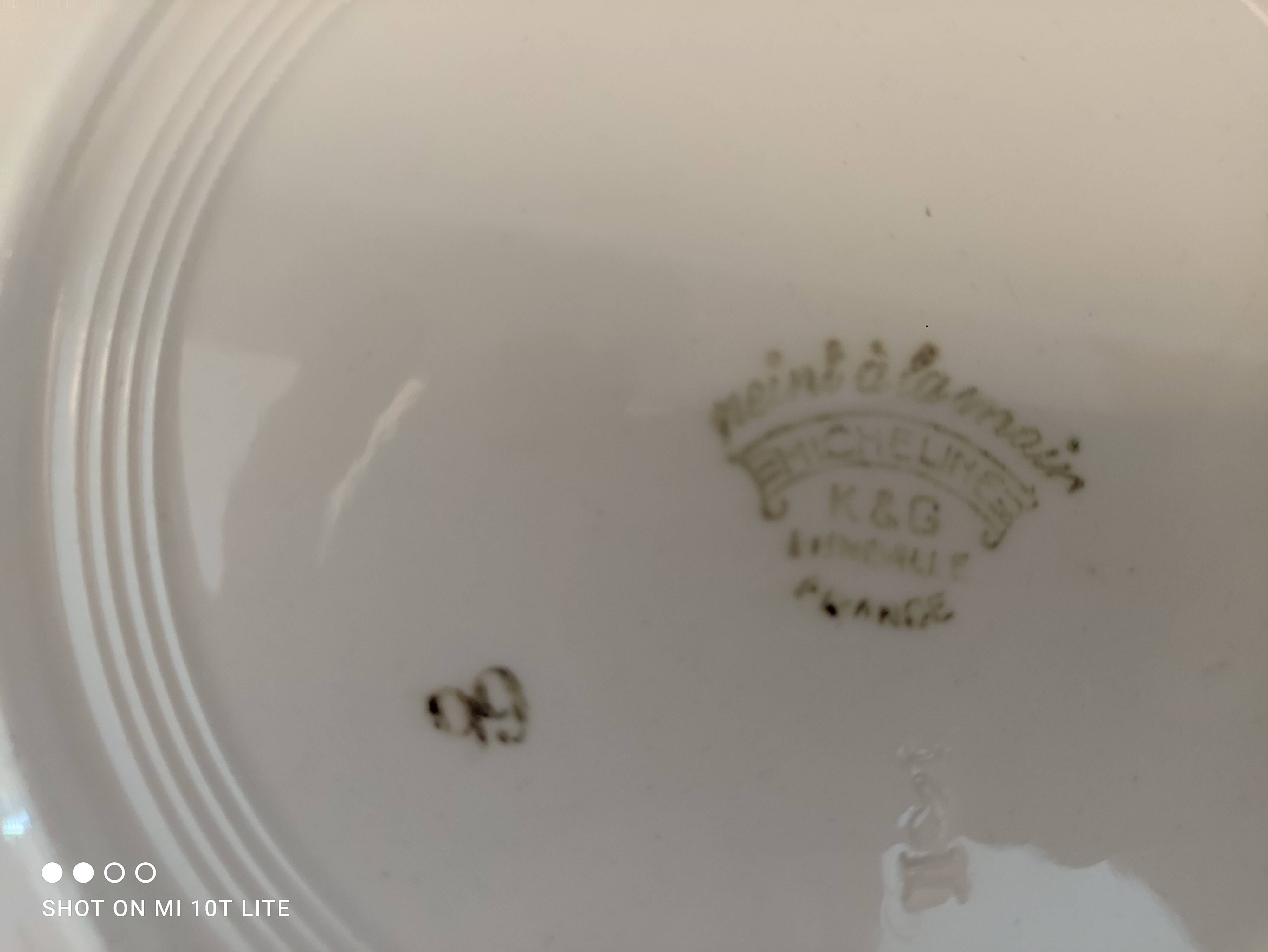 Hollow round dish K&G Lunéville France Micheline model