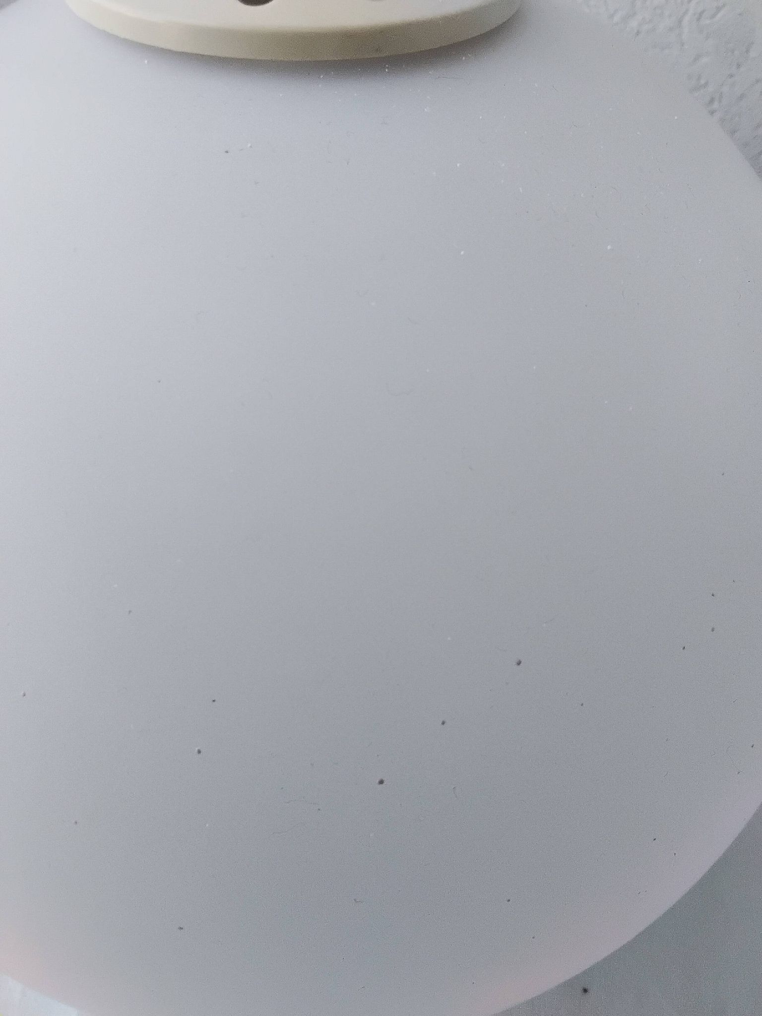 Suspension in white opaline