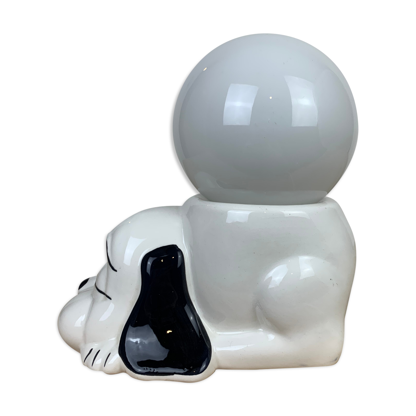 Lampe chien en céramique et globe opaline