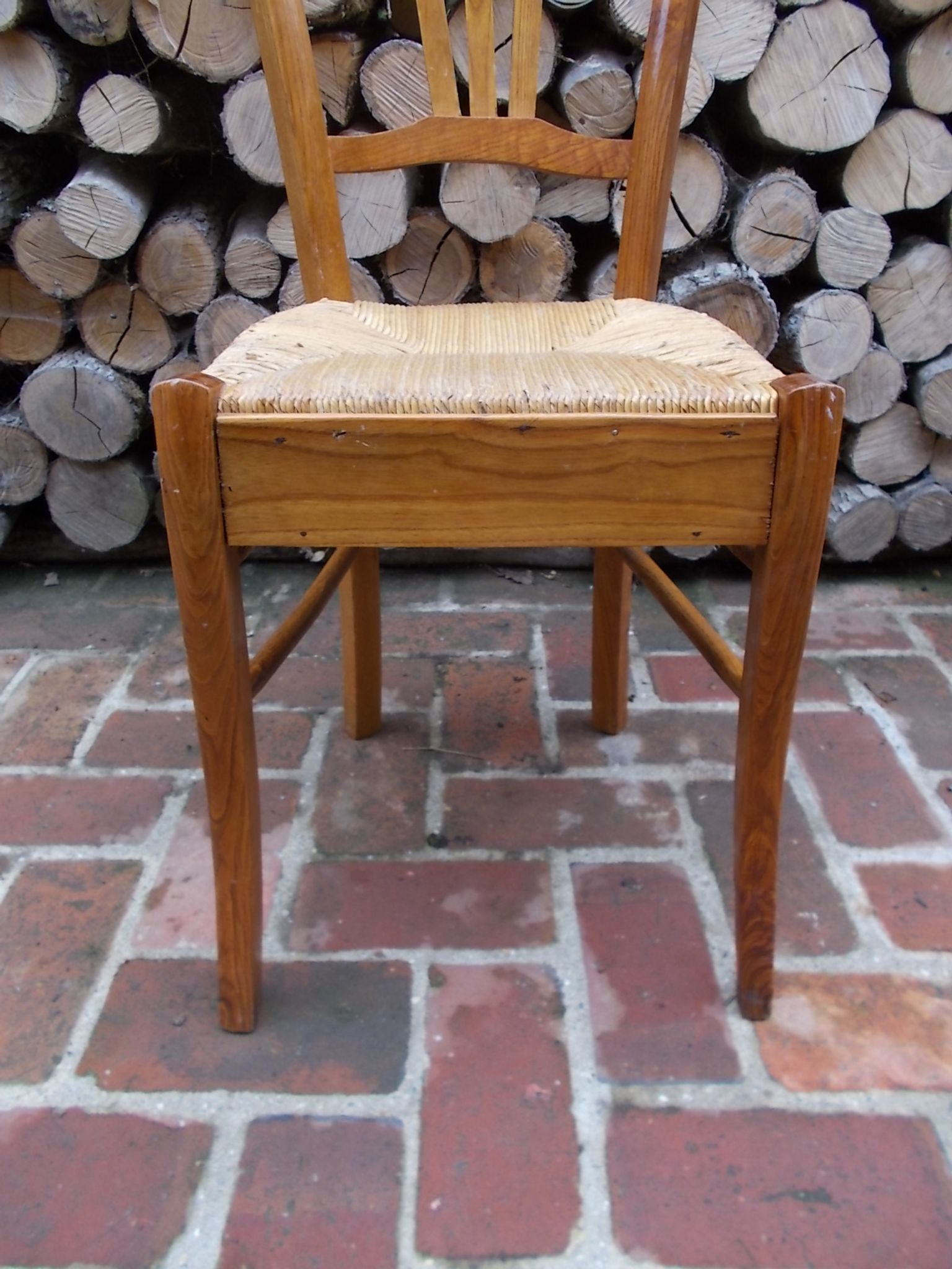 Rush seat chair in acacia