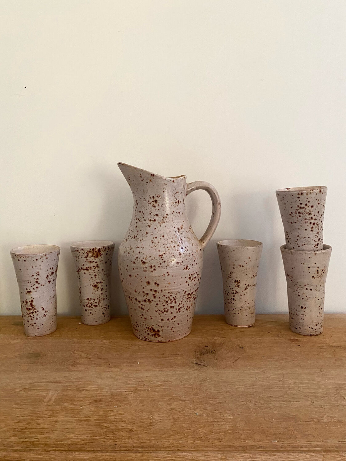 Service à orangeade en grès moucheté signé Farah, Vallauris années 1960-70