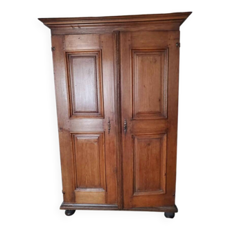 Armoire en bois massif