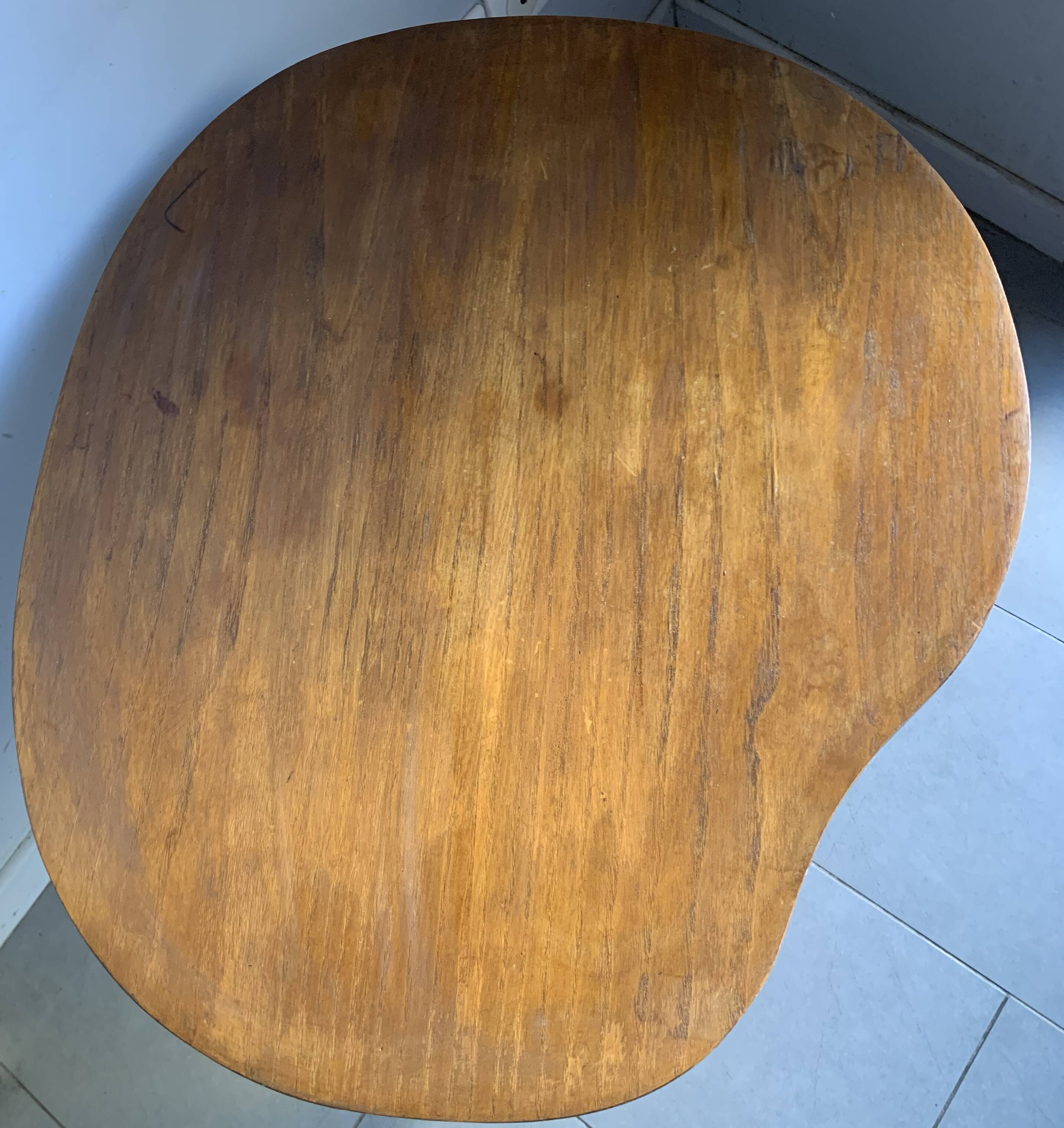 Table basse haricot tripode en chêne, années 50