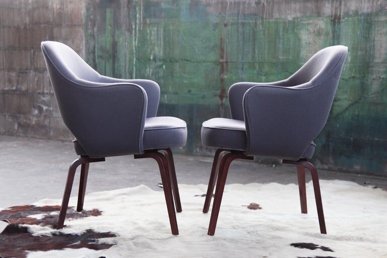 Eero Saarinen Knoll armchair upholstered in grey wool from the middle of the century