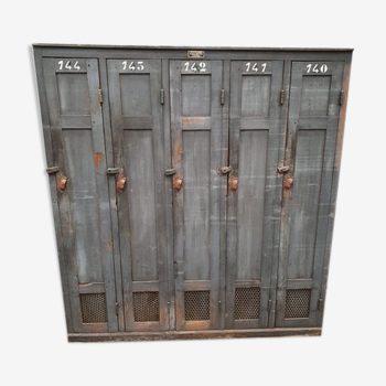 Vestiaire industriel d'atelier cinq portes patine grise d'origine