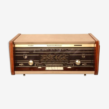 Vintage bluetooth radio