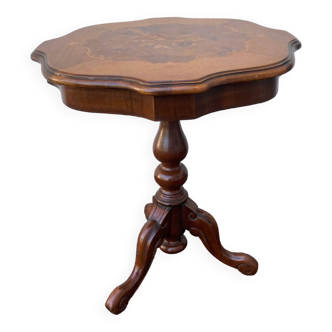 Inlaid pedestal table