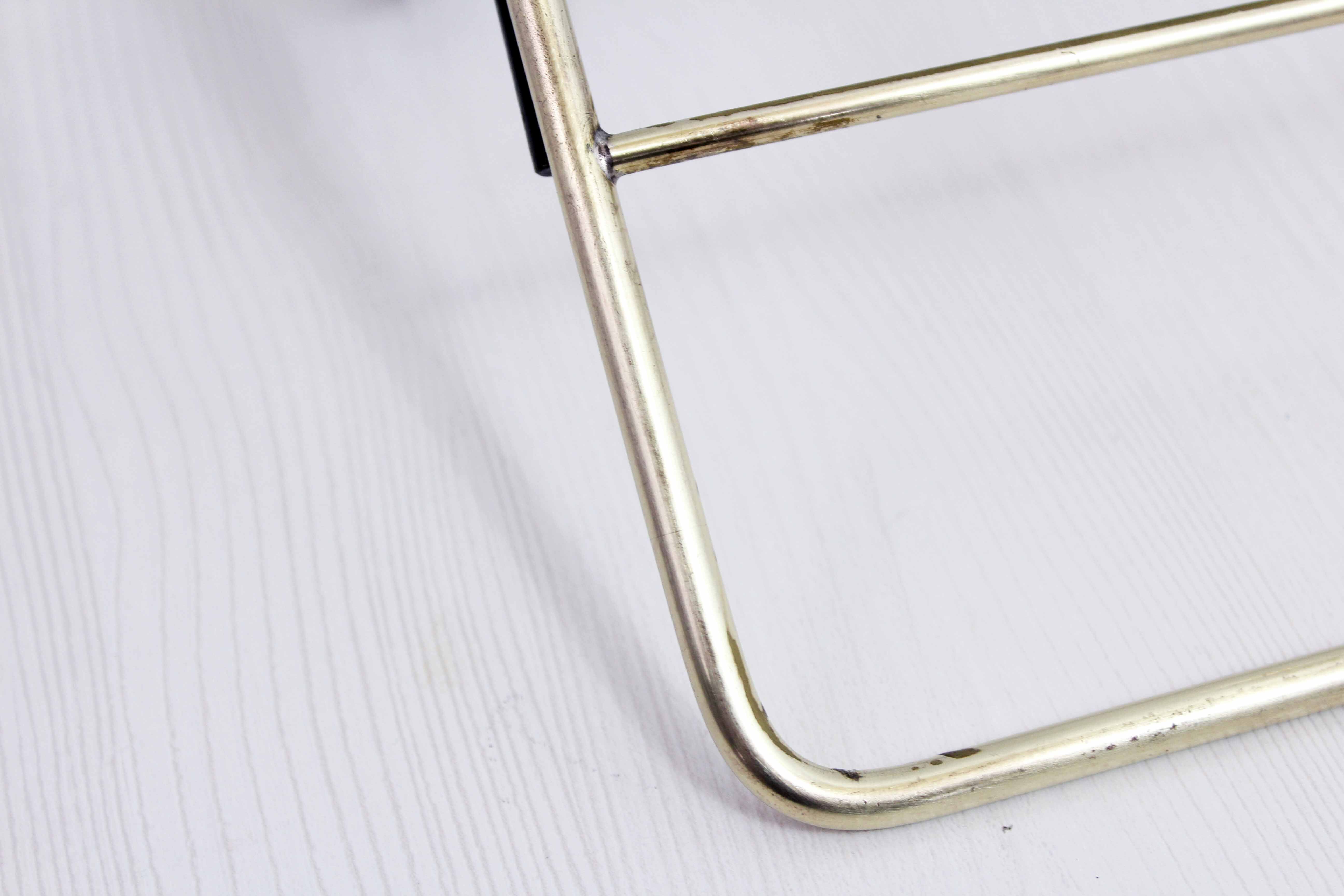 Wall-mounted coat rack