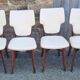 Lot de 6 chaises de salle à manger, bois et skaï blanc clouté, vintage, années 50