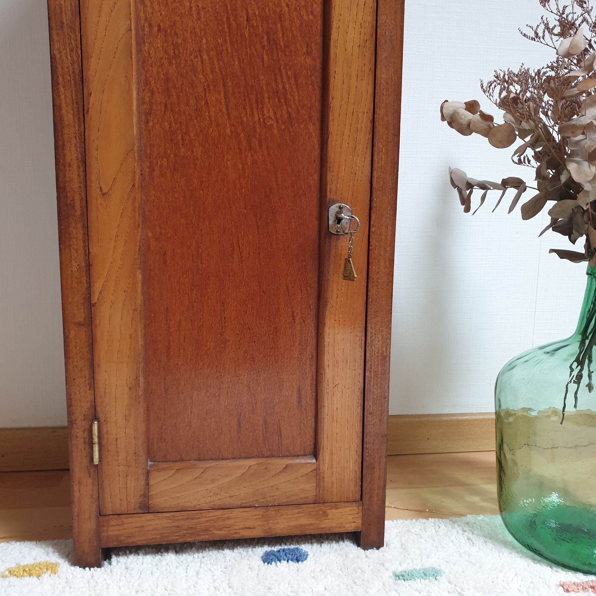 Furniture of metier in its juice perfect vintage condition