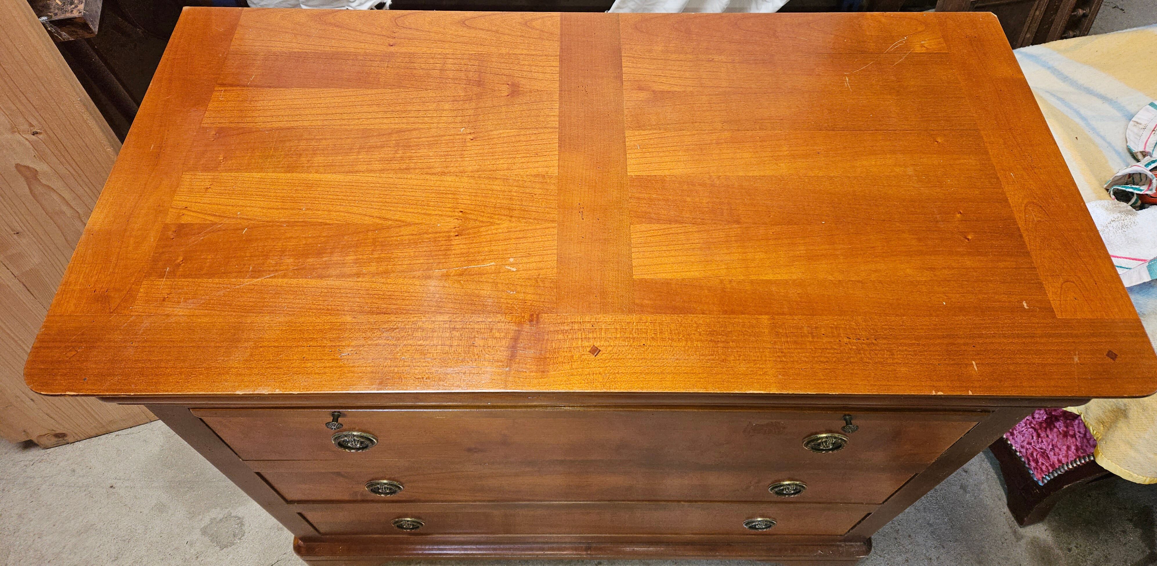 Chest of drawers 3 drawers and 1 shelf