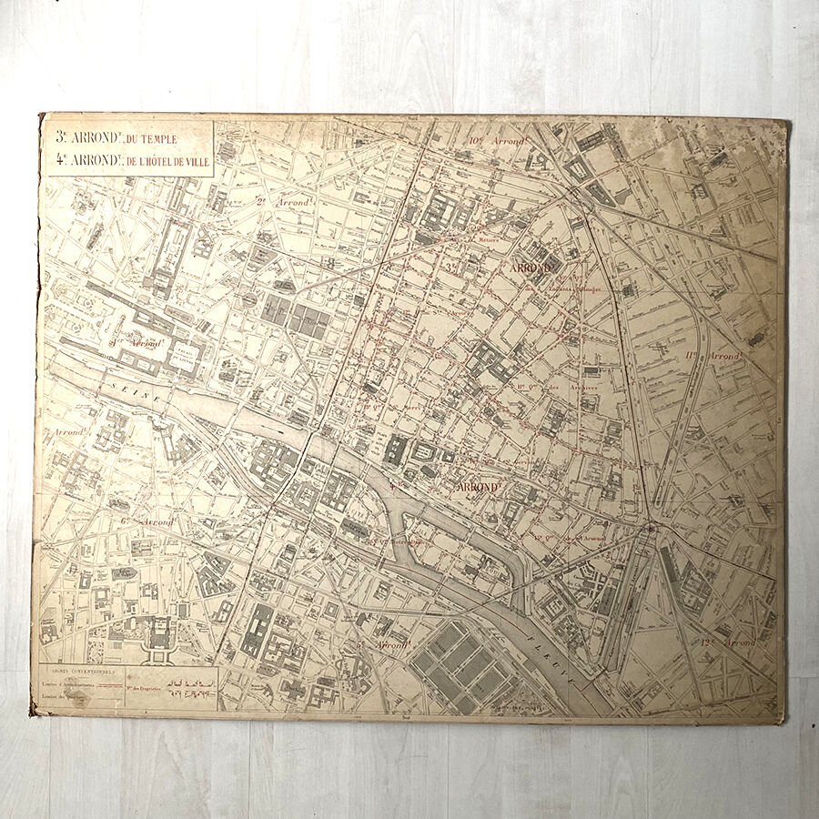 Old cardboard map of Paris - 3rd and 4th Arrondissement