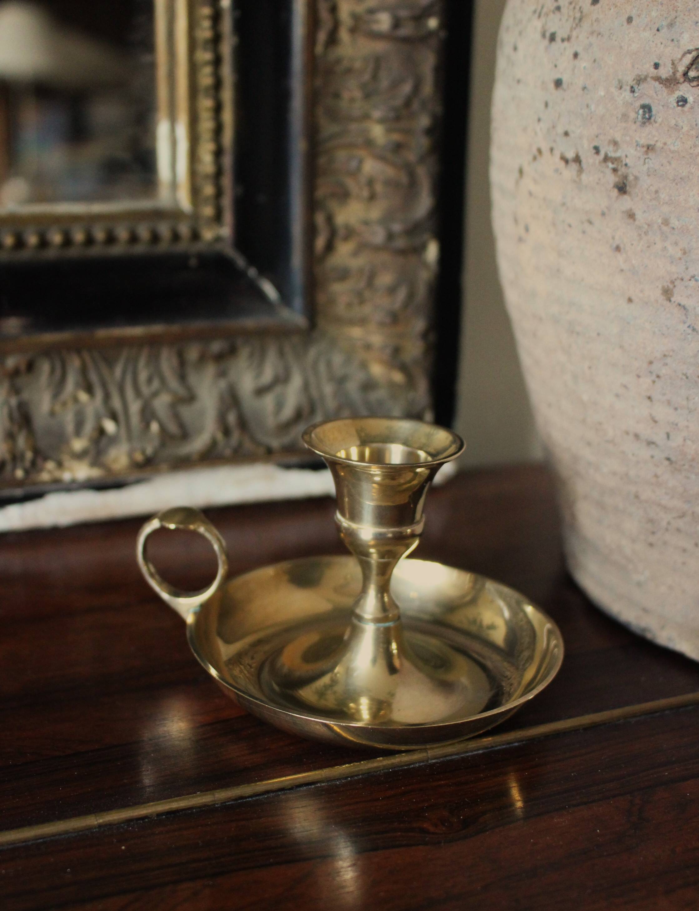 Round brass cellar rat candle holder