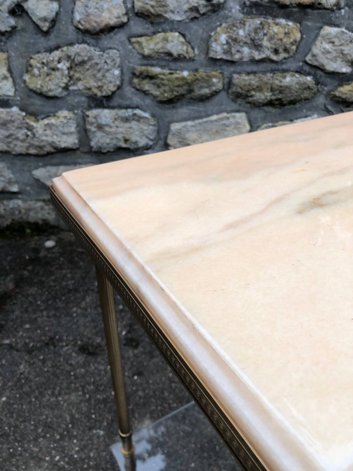 Pedestal side table in gold metal and marble