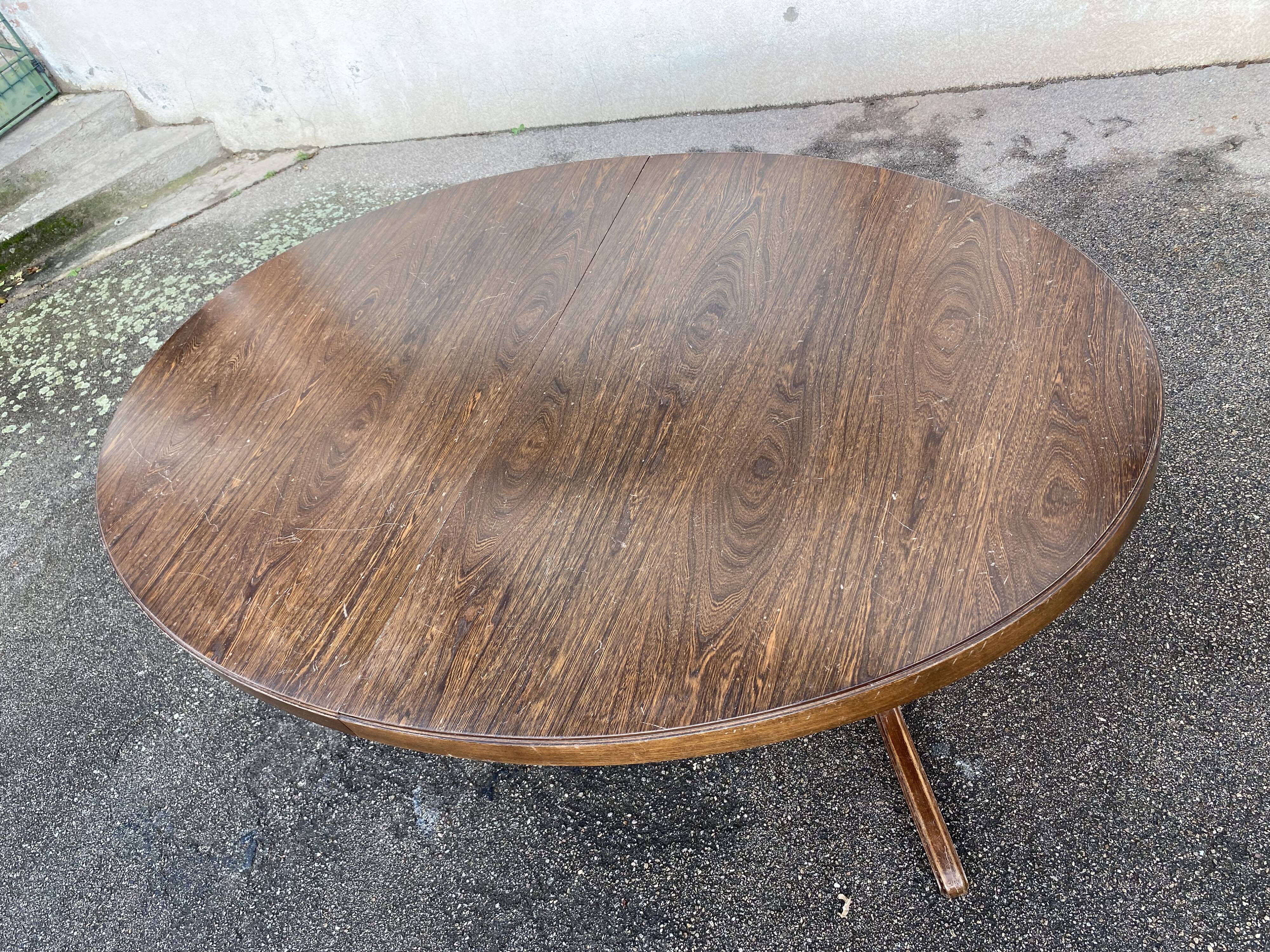 Oval baumann table