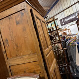 White wooden bonnetière