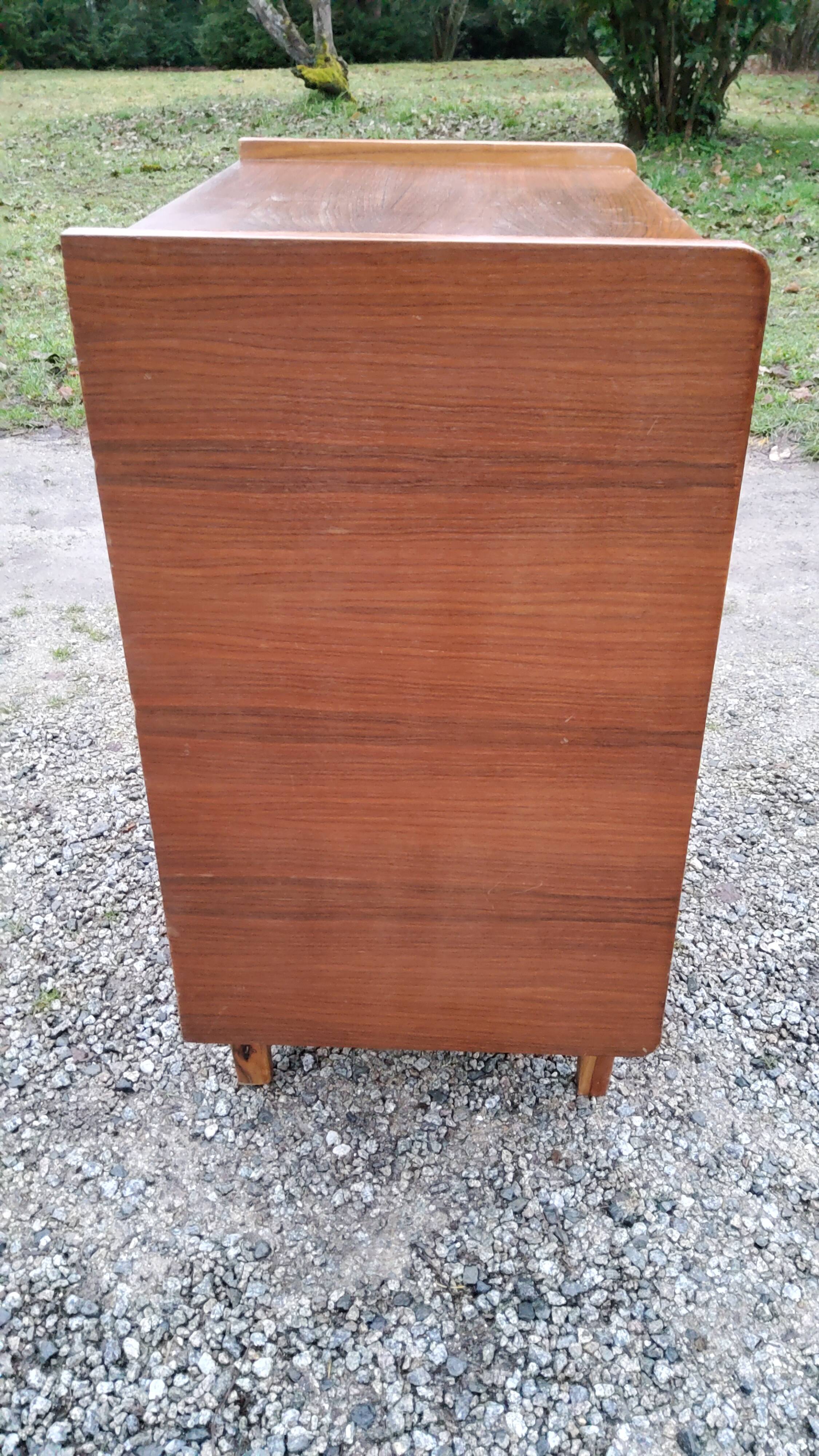Chest of drawers of the 50s in rosewood spindle feet and fins