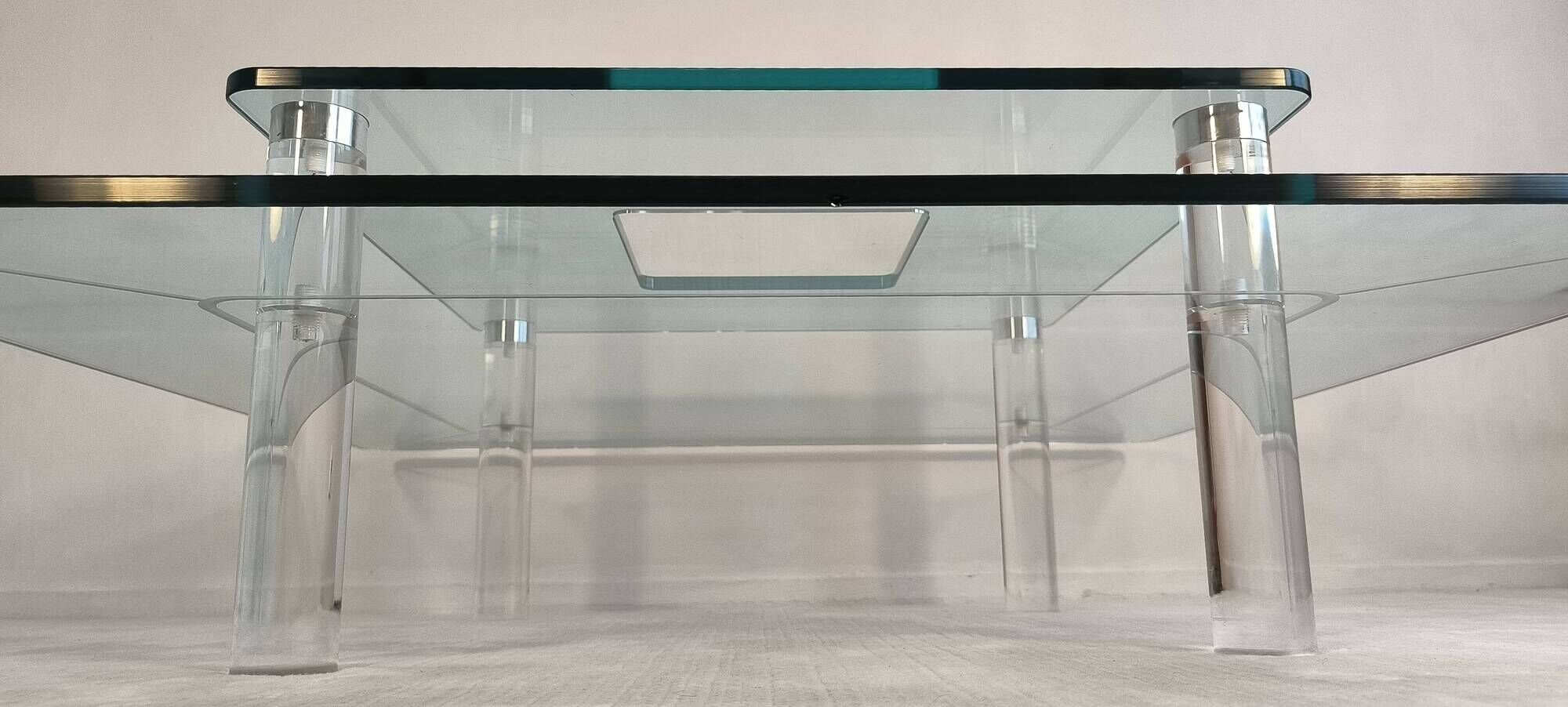 Marais international mtb110 - exceptional coffee table in altuglas & glass