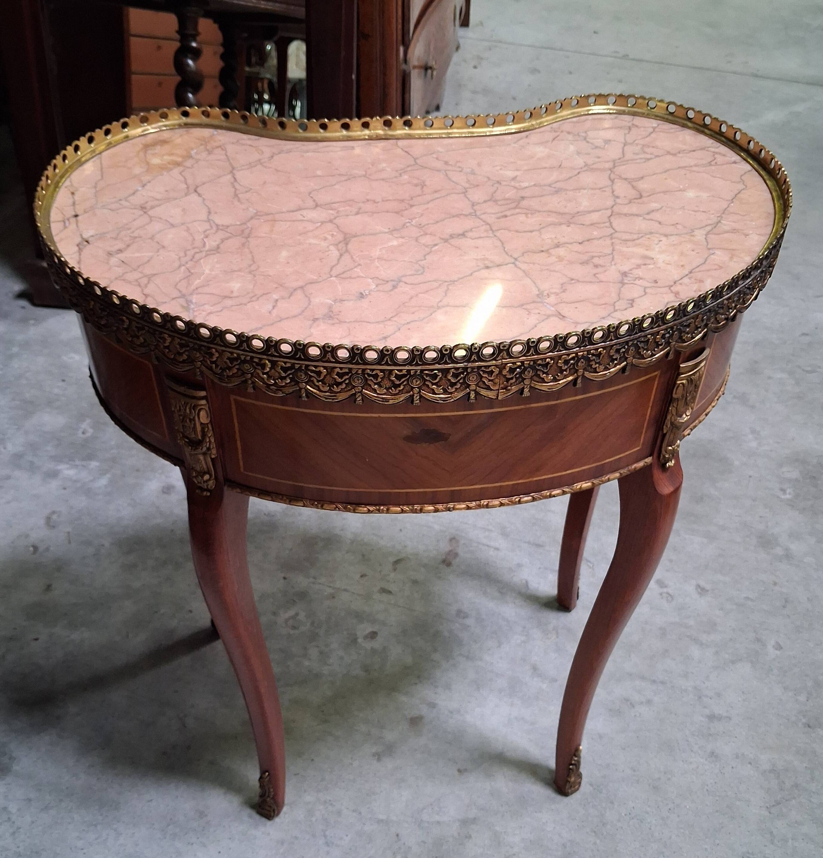 Louis XV style bean desk in marquetry and gilded bronze