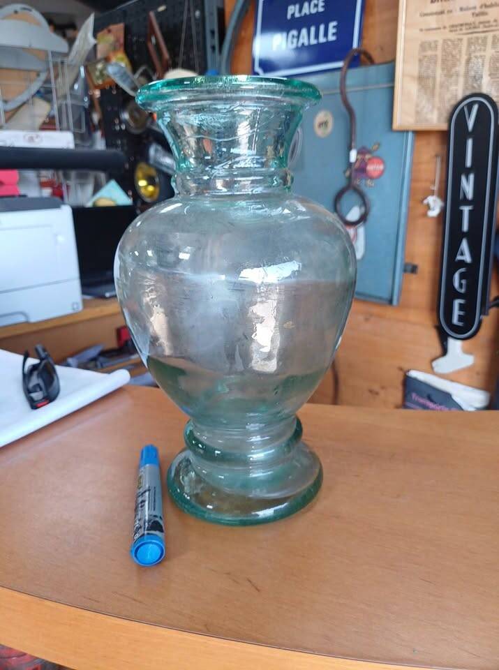 Grand vase massif en verre soufflé