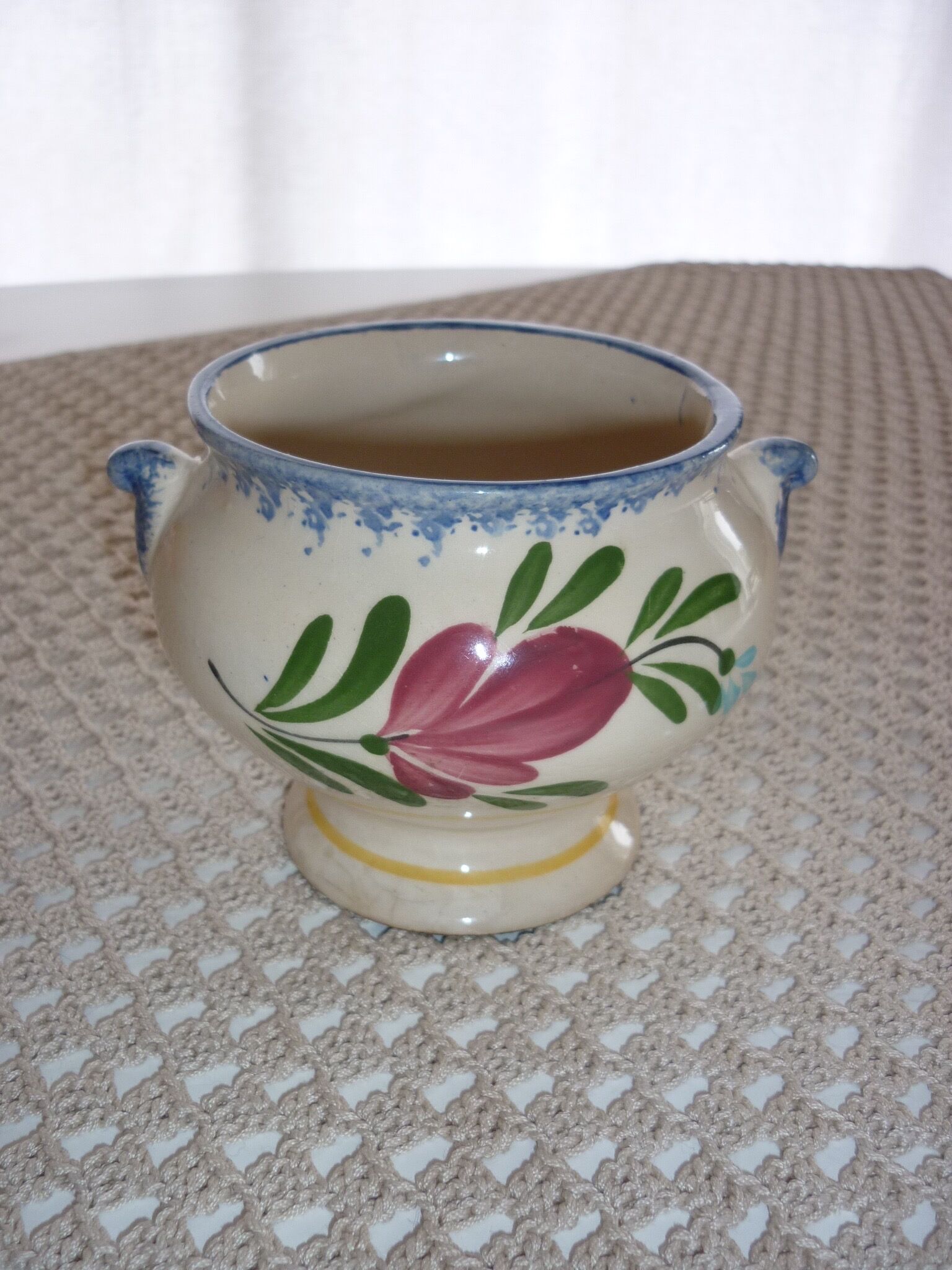 Eard gratinated soup bowl