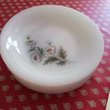 8 soup plates in very good condition