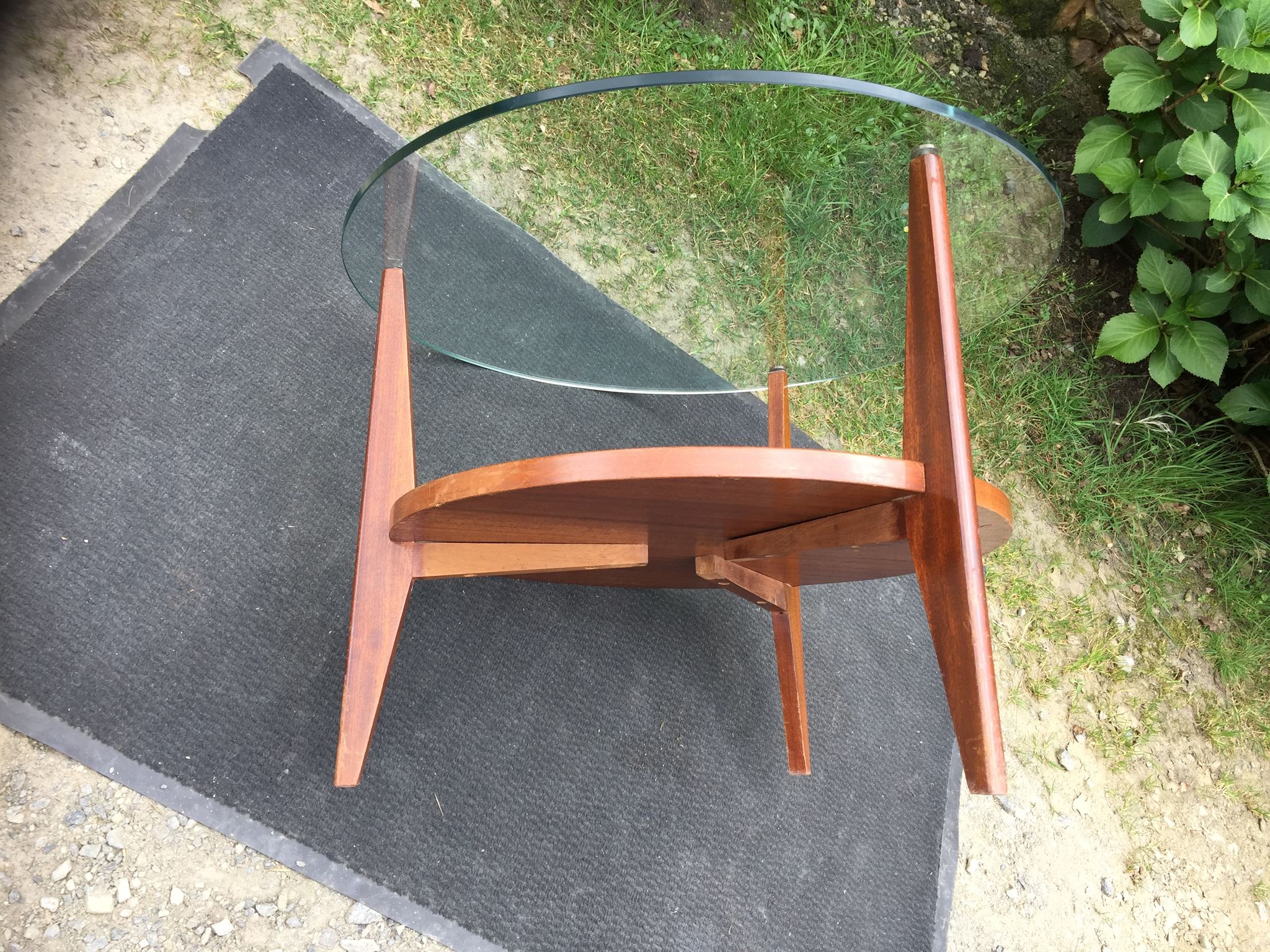Vintage coffee table round compass legs top in glass and teak wood