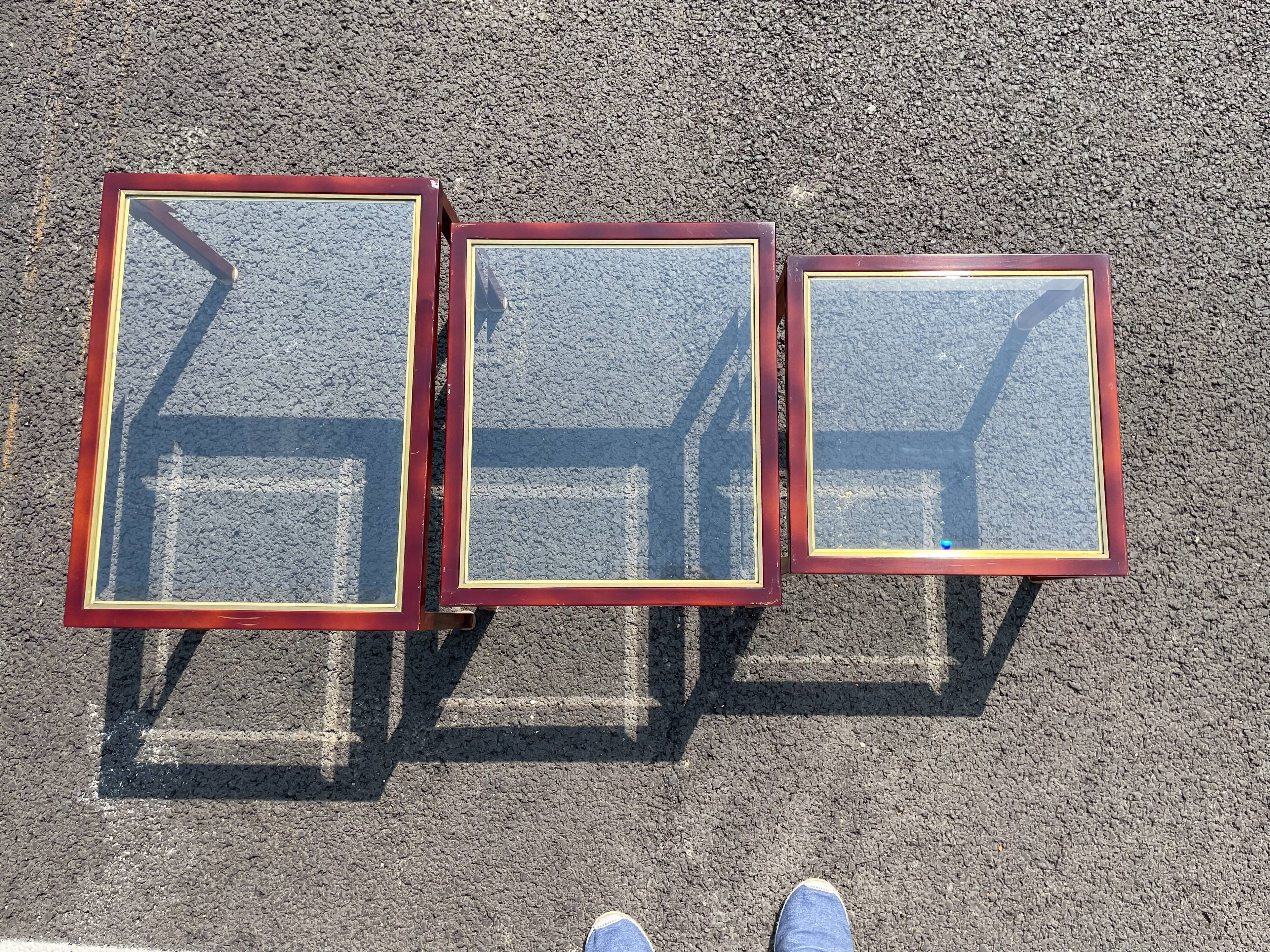 Metal pull-out coffee tables