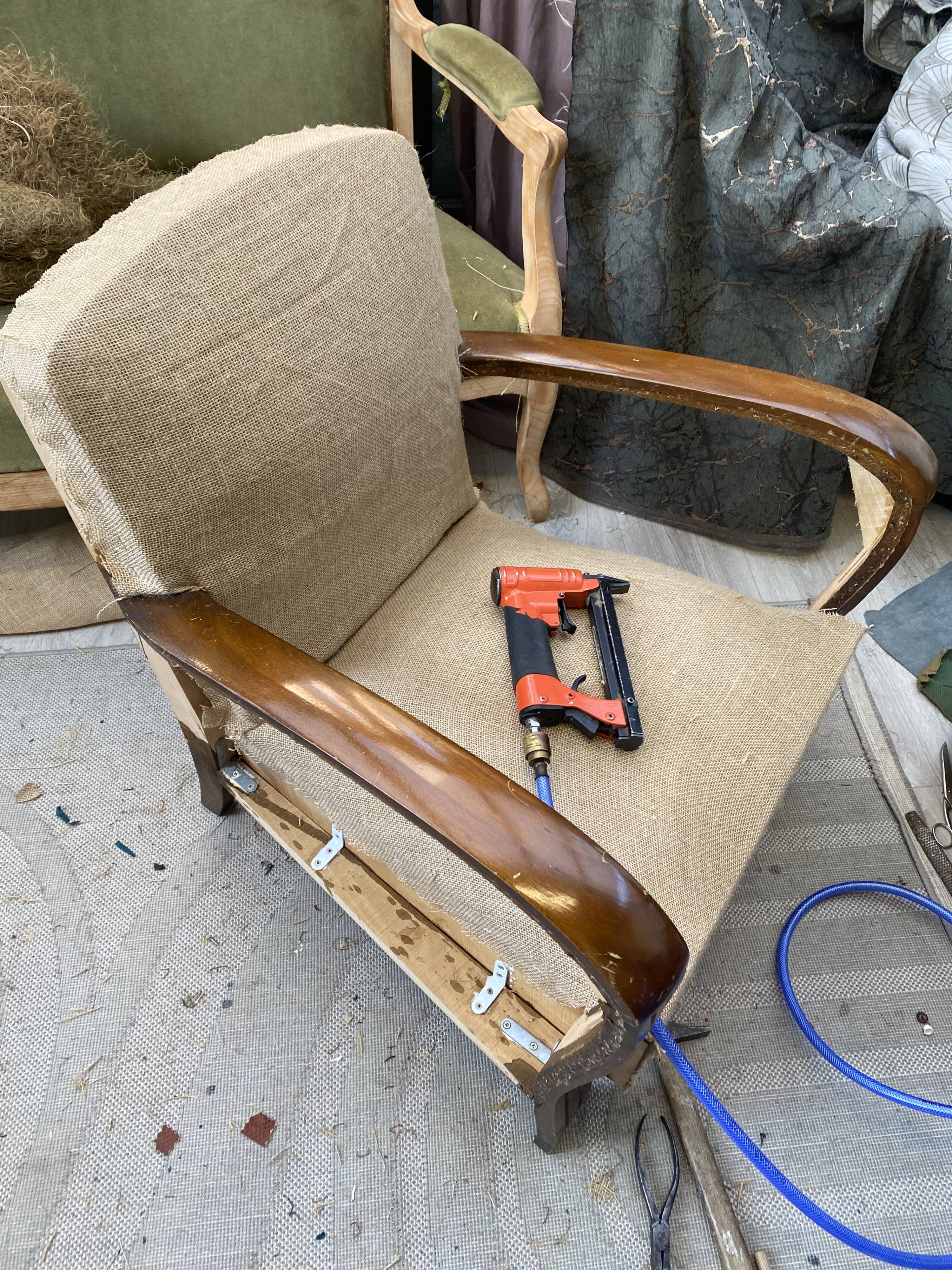 Fauteuil Art Déco en tissu vert