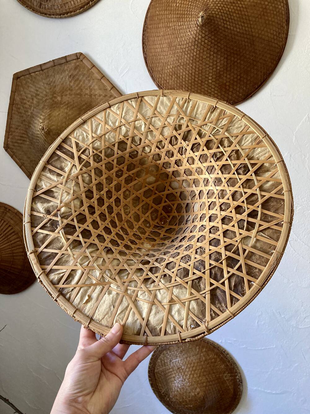 Collection de 7 chapeaux traditionnels vietnamiens