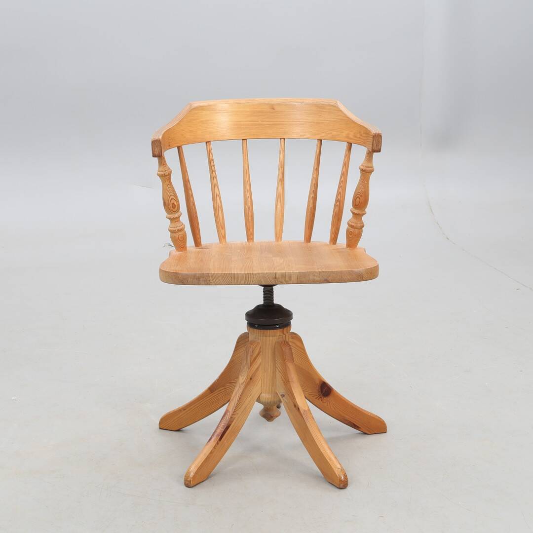 Rotating chair with turned wooden bar, 5-star base, US