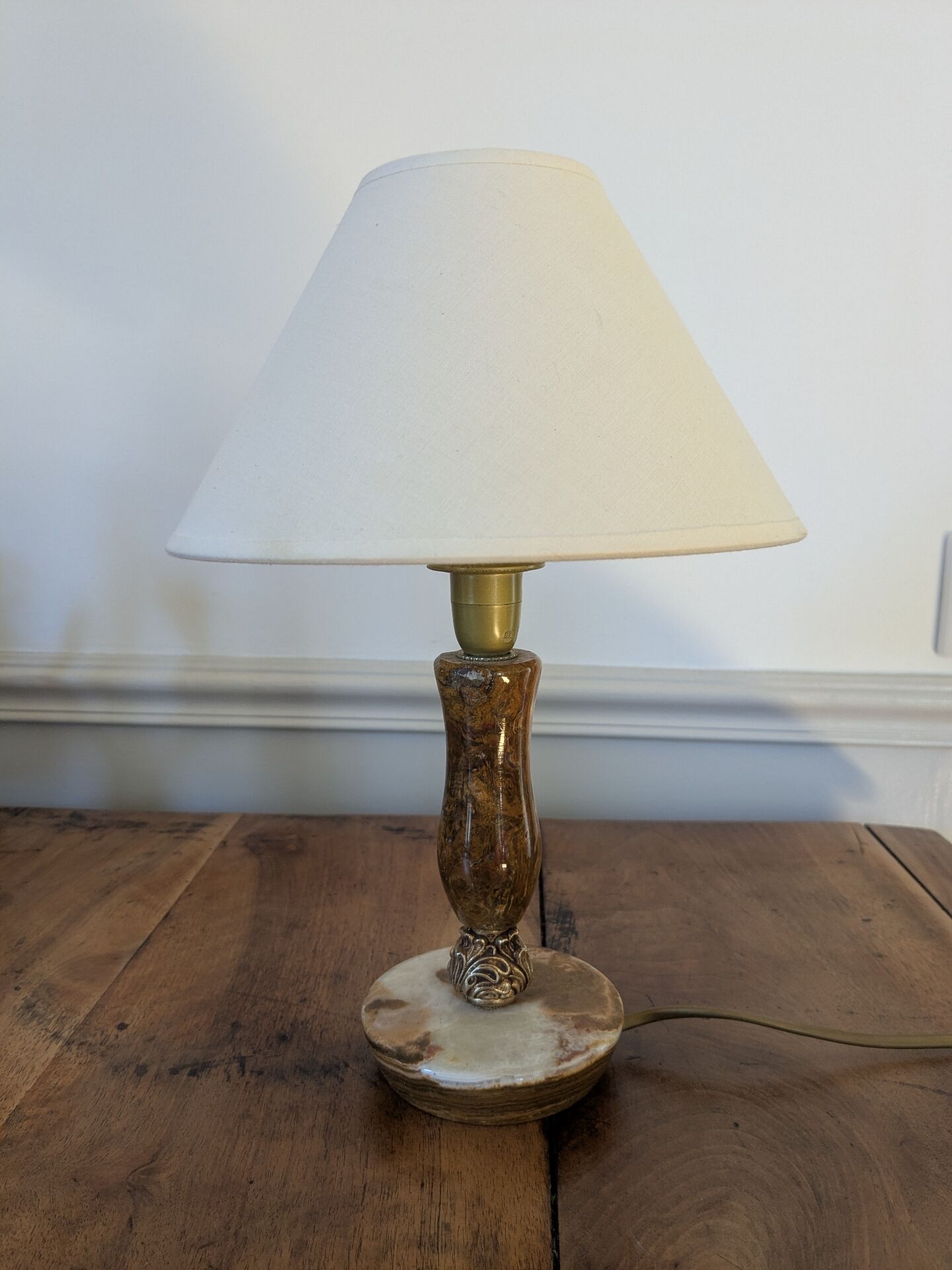 Lampe vintage en onyx et laiton