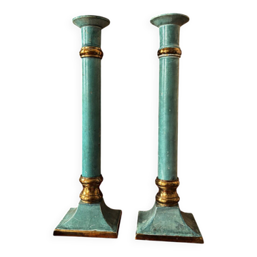 Paire de grands bougeoirs anciens en laiton patiné turquoise – 27 cm