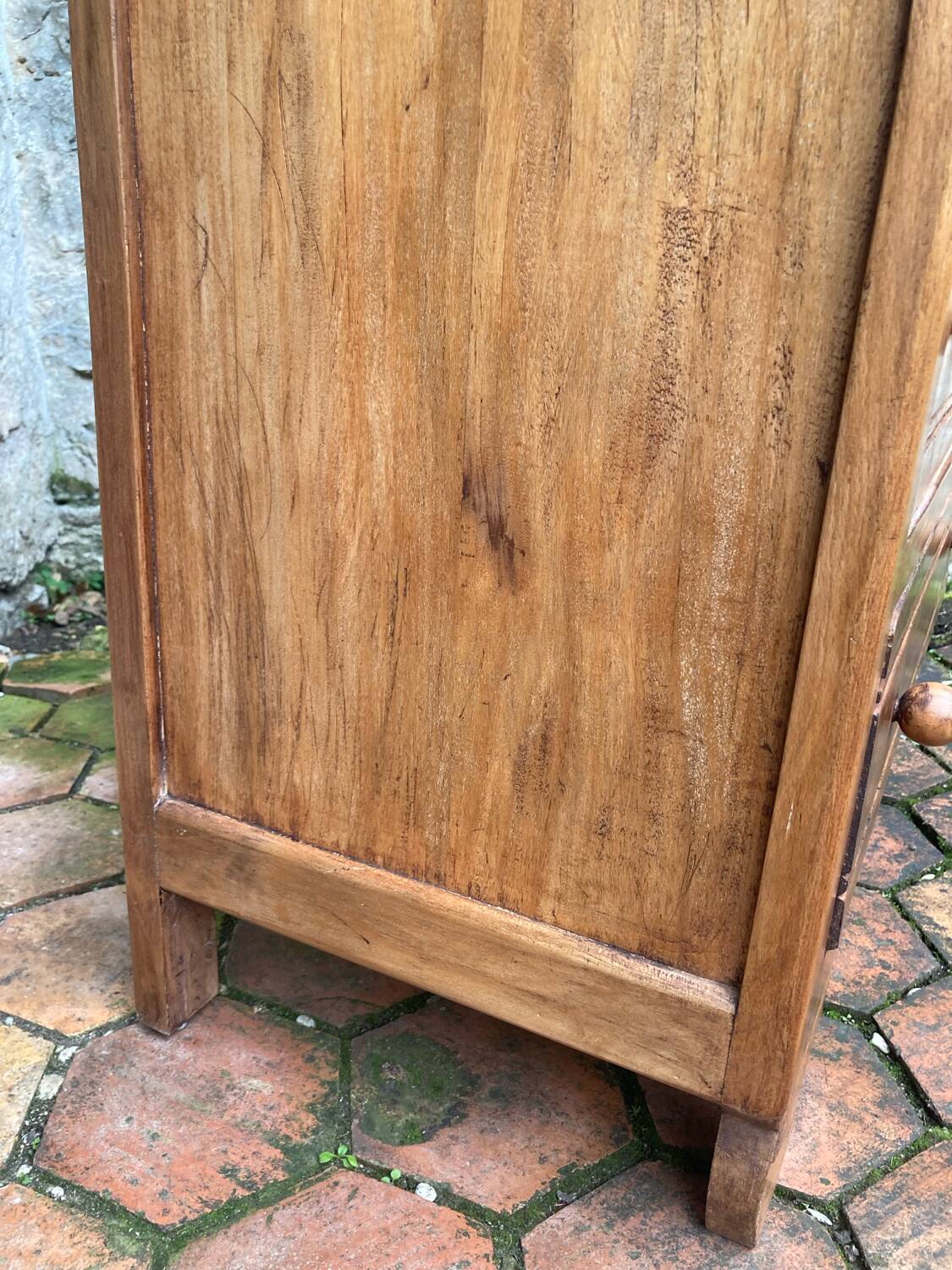 Antique chest of drawers