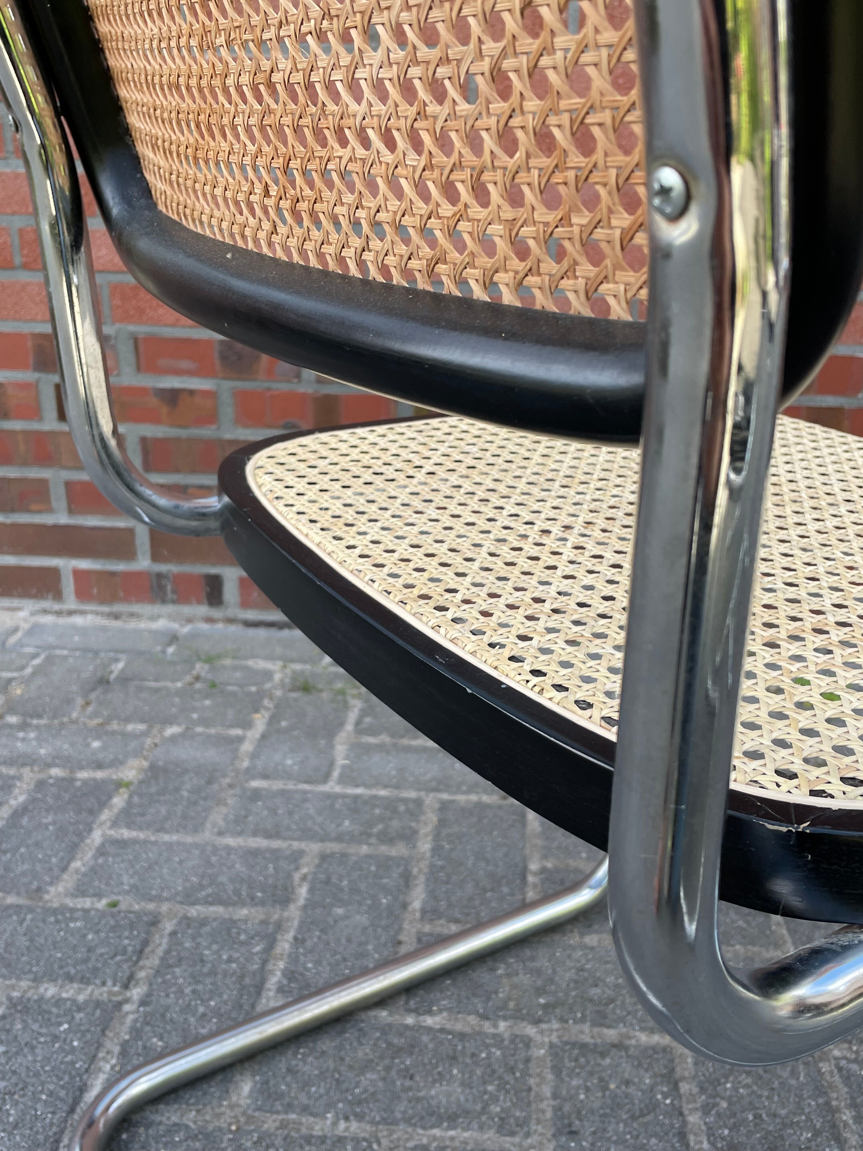 Set of 4 vintage chairs  Cesca B32 in black and chrome